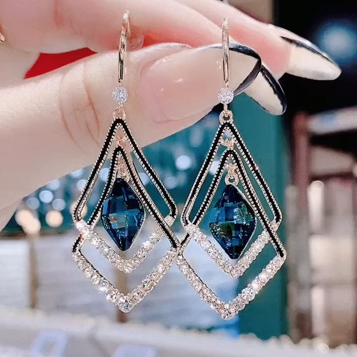 GORGEOUS LADIES EARRING